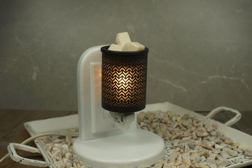 The Morocco Electric Wax Melter is an interiors ‘must have’ for your home to help fill it with your chosen fragrance safely. Electric Melters are the perfect size to plug into small places; above your kitchen counter, bathroom or hallway and they also make a great night lights!