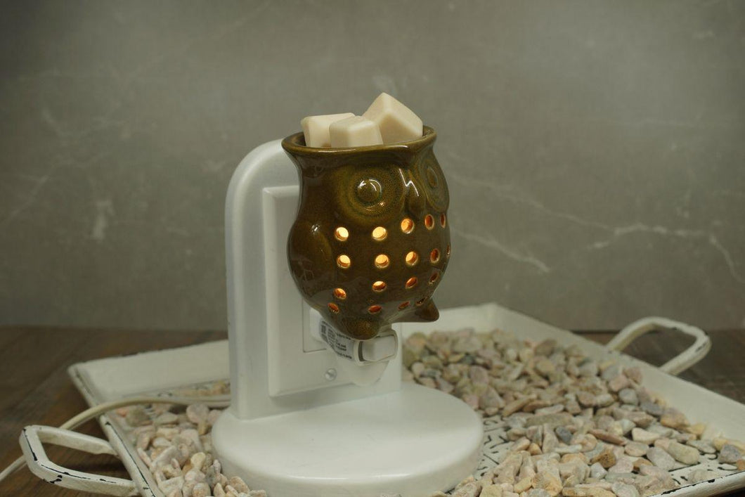 The Owl Electric Wax Melter is an interiors ‘must have’ for your home to help fill it with your chosen fragrance safely. Electric Melters are the perfect size to plug into small places; above your kitchen counter, bathroom or hallway and they also make a great night lights!